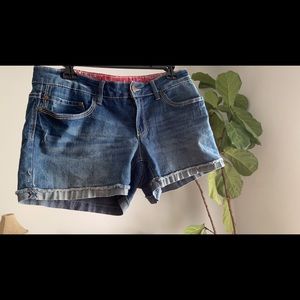 Size 8 Fladed Glory shorts